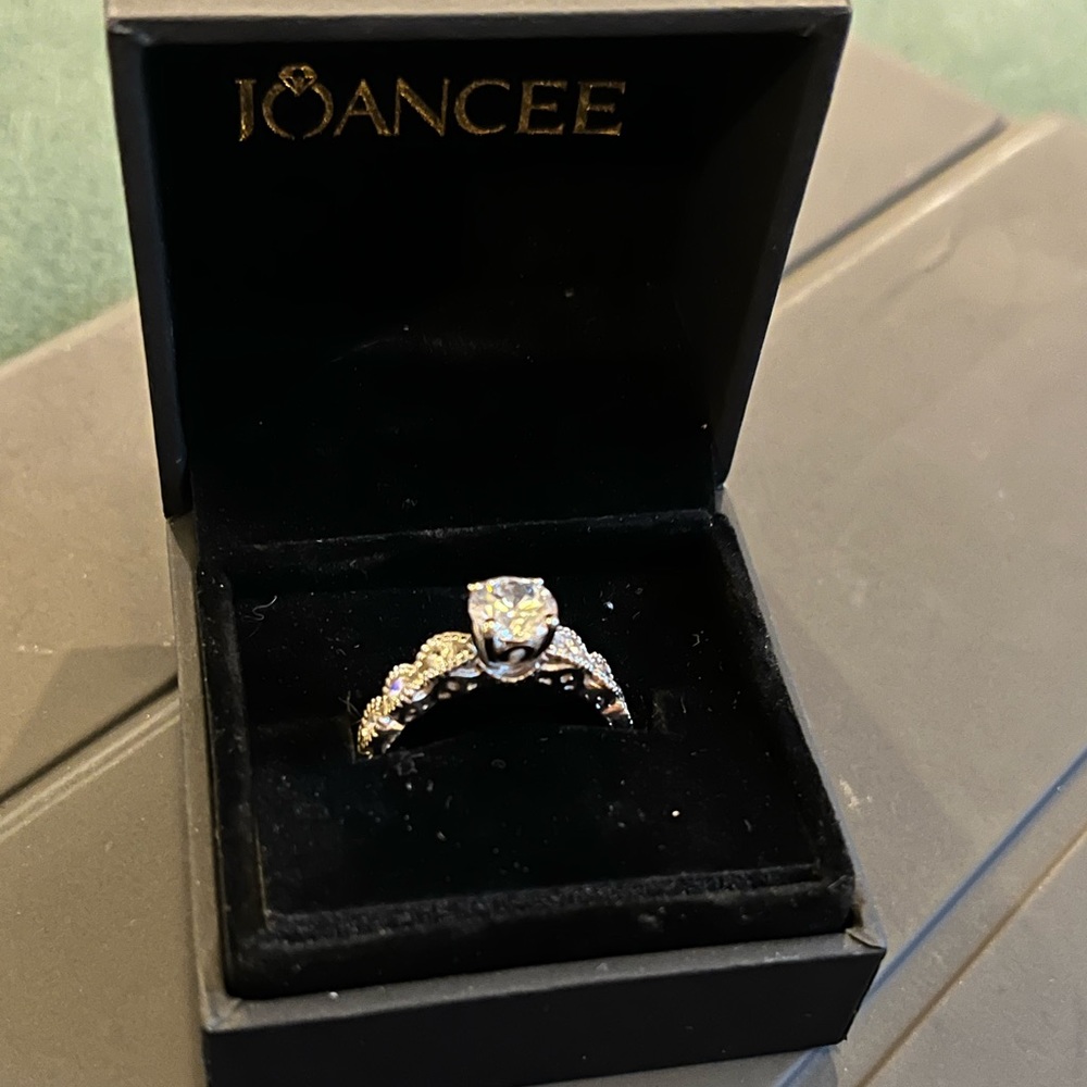 Joancee Ring - Picture 2 of 2